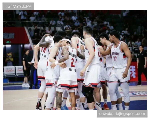 从替补到奇兵:广州龙狮小将李炎哲季后赛首秀20分钟揽下18分